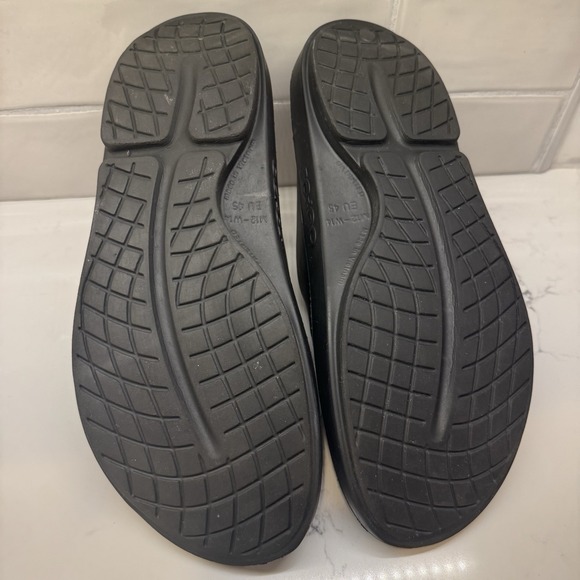 OOFOS Sandals Mens Size 12 Womens 14 Ooahh Black Recovery Comfort Slip On‎ - Picture 9 of 9